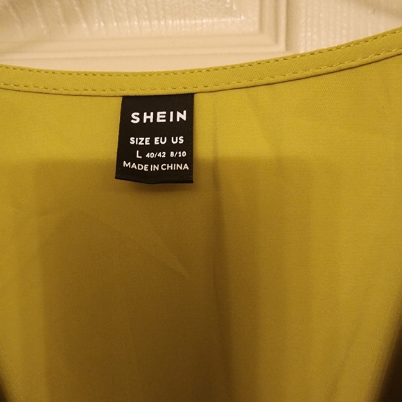 Batwing Rouched Dress - Picture 2 of 4